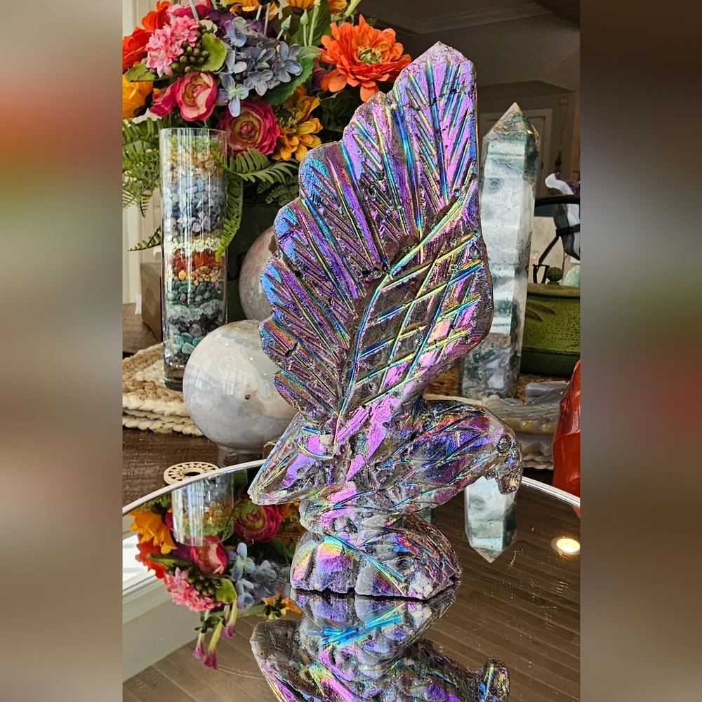 Aura Titanium Hawk Crystal Carving - Picture 6 of 8